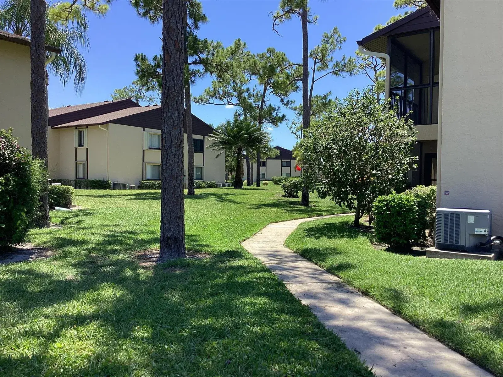 1 bedroom 1 bath Residential for sale at 410 Pine Glen Lane # 2, FL 33463