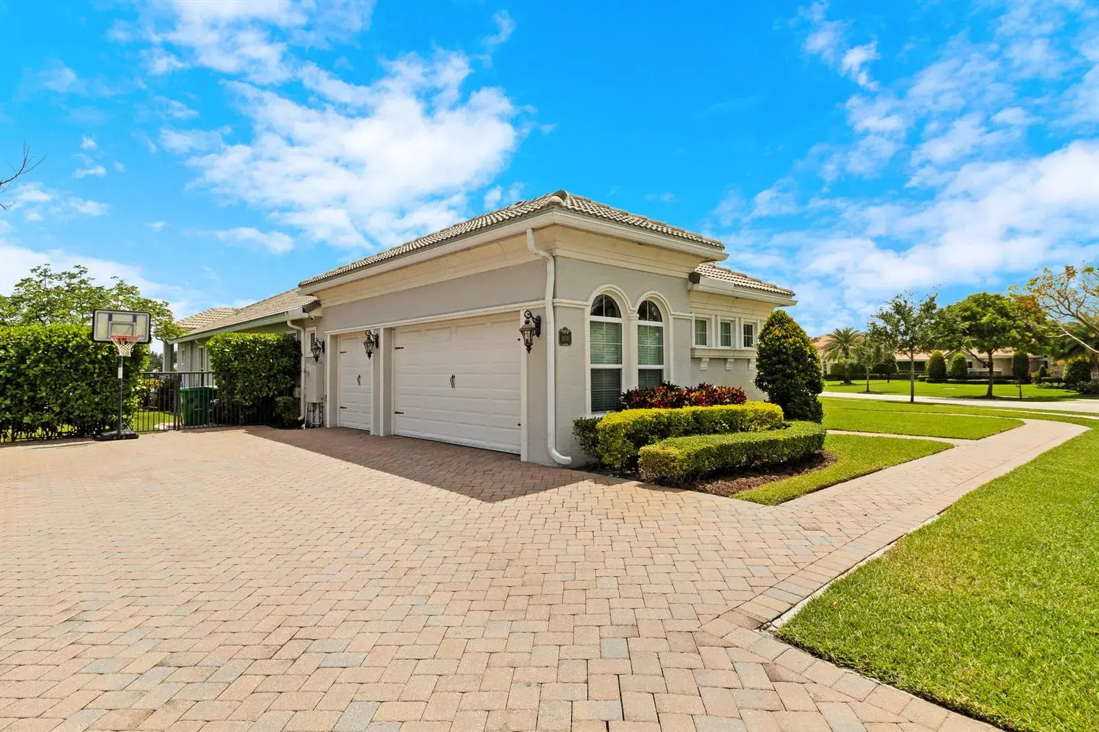 4830 W Sterling Ranch Circle, Davie FL 33314