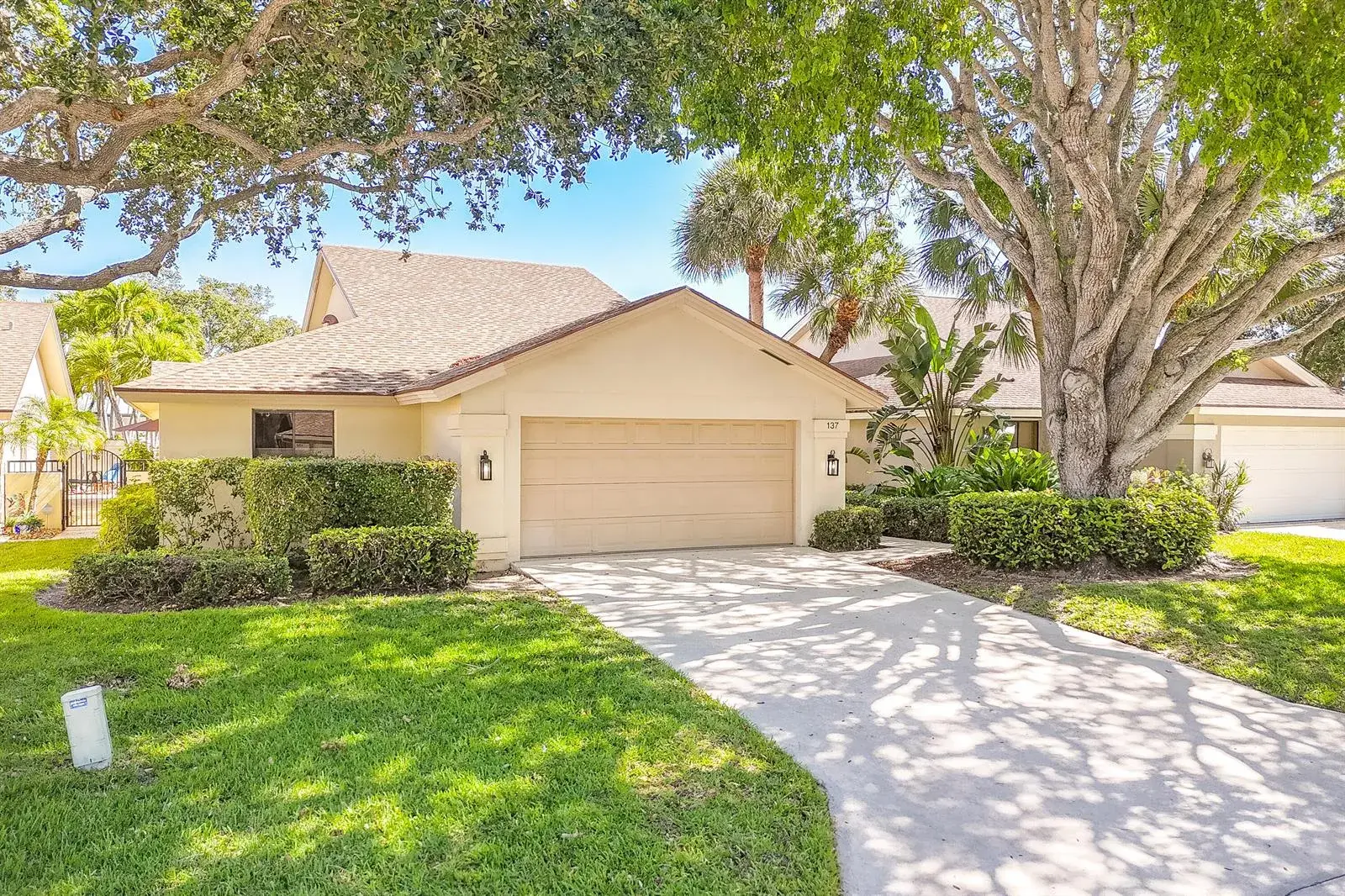 3 bedroom 2 bath Residential for sale at 137 Harbourside Circle, Jupiter FL 33477