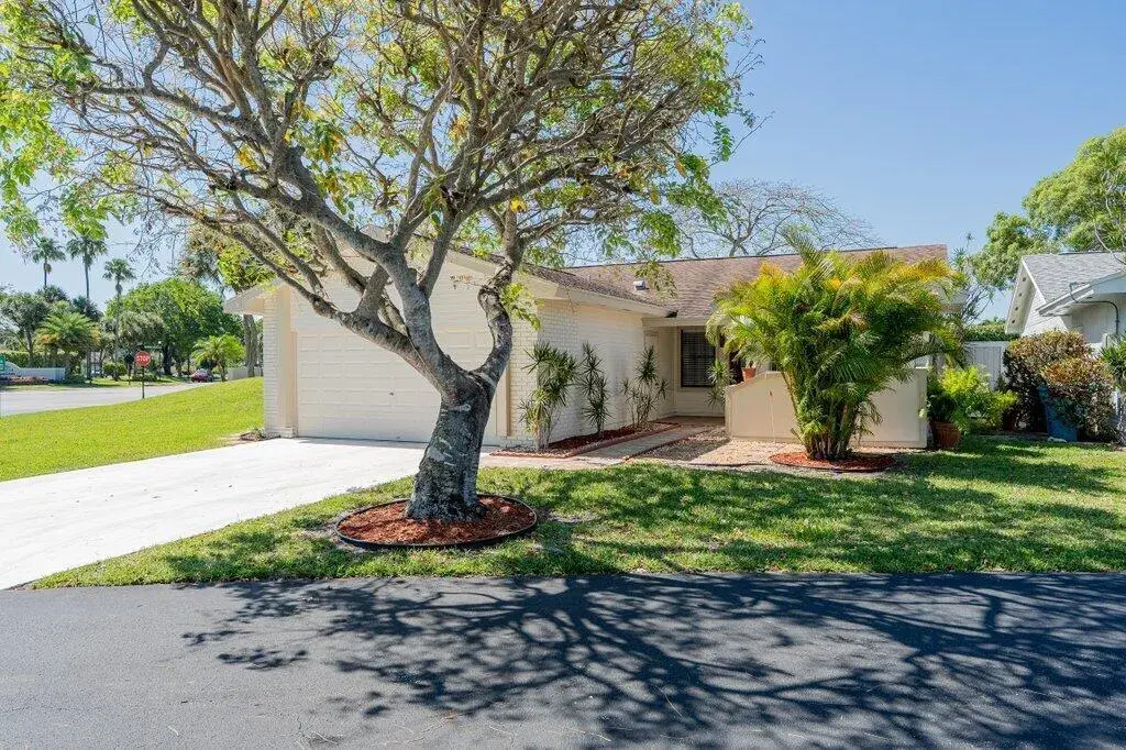 4 bedroom 2 bath Residential for sale at 1 Afton Place, Boynton Beach FL 33426
