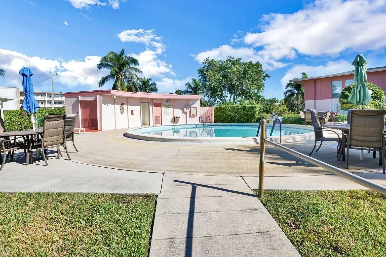 2 bedroom 2 bath Residential for sale at 11 Golfs Edge E, West Palm Beach FL 33417