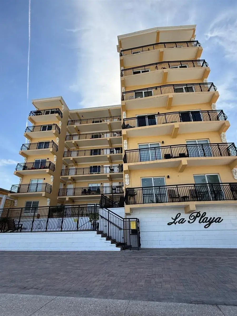 1 bedroom 1 bath Residential Lease for rent at 1815 N Surf Road # 402, Hollywood FL 33019