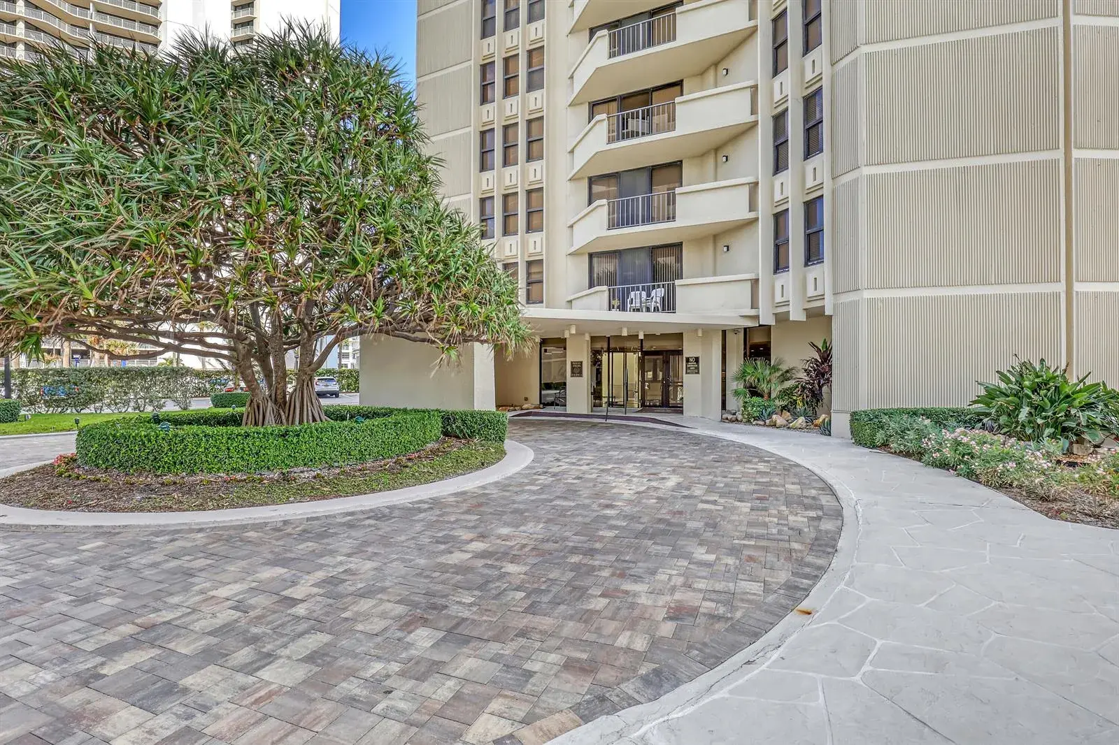 2 bedroom 2 bath Residential for sale at 2800 N Ocean Drive # 3c, Riviera Beach FL 33404