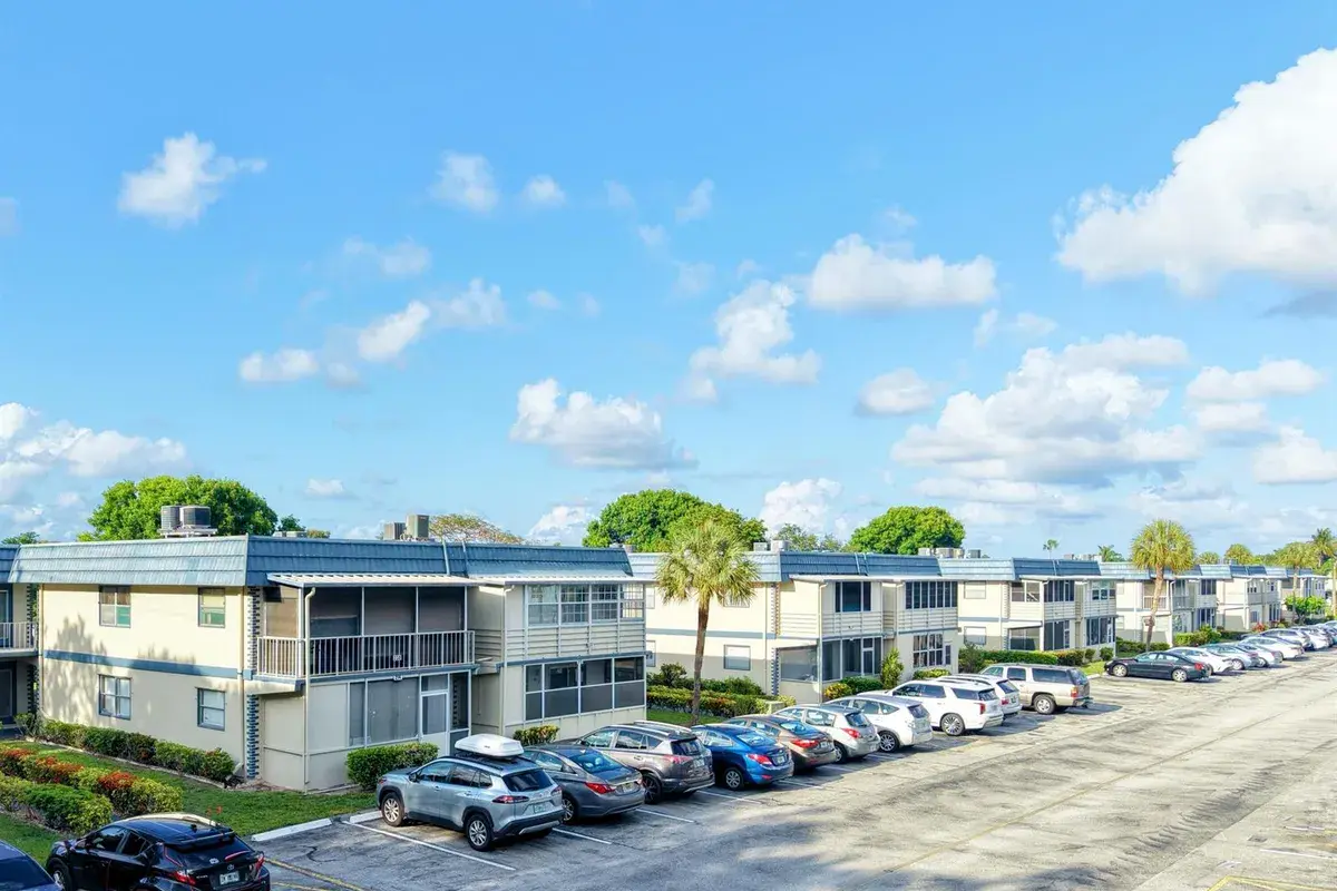 202 Brittany E, Delray Beach FL 33446