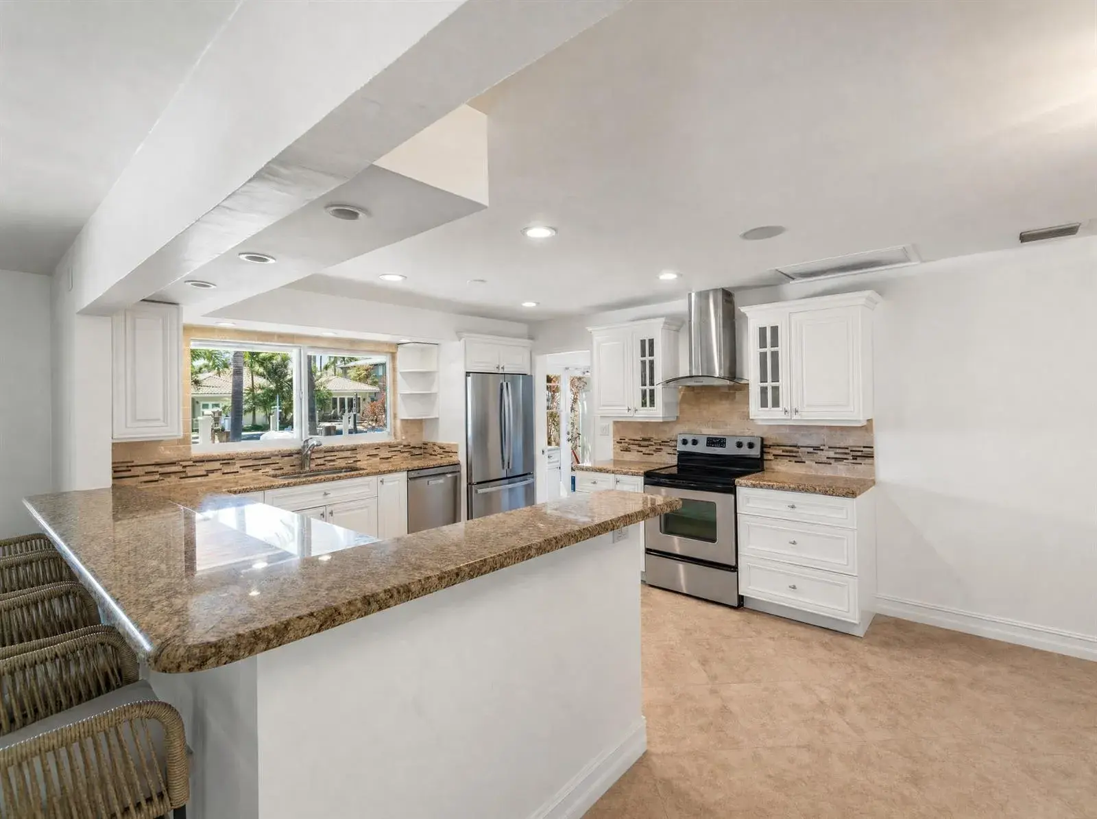 330 SE 10th Street, Pompano Beach FL 33060