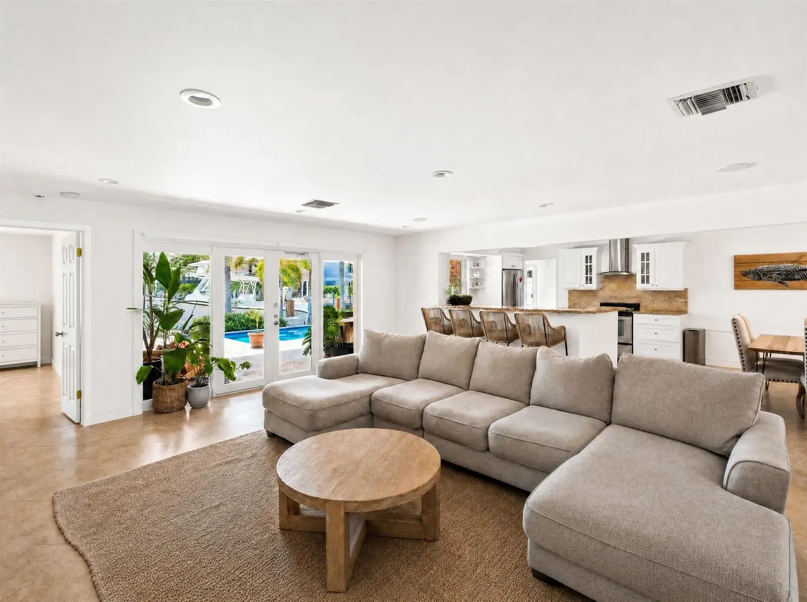 330 SE 10th Street, Pompano Beach FL 33060