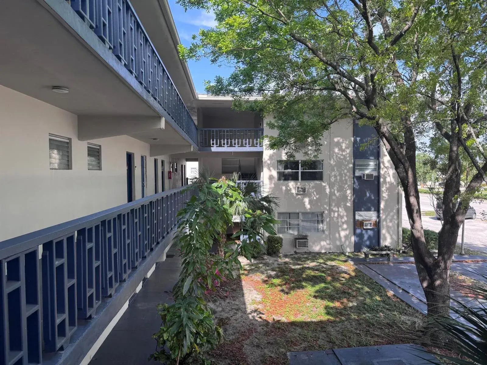 1150 E Sample Road # 204, Pompano Beach FL 33064