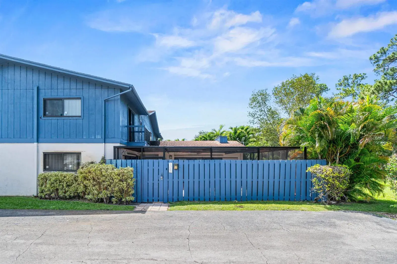 3 bedroom 2 bath Residential for sale at 4585 Holly Lake Drive, Lake Worth FL 33463