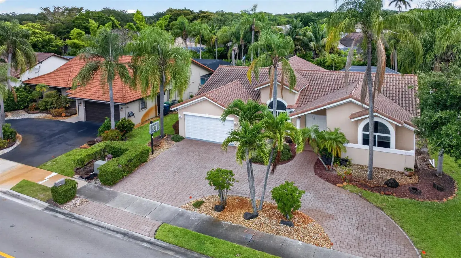 5333 N Springs Way, Coral Springs FL 33076