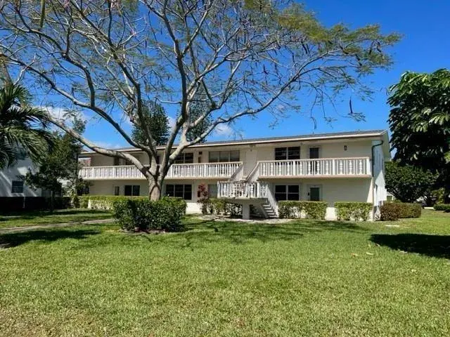 11 Cambridge # 11, West Palm Beach FL 33417