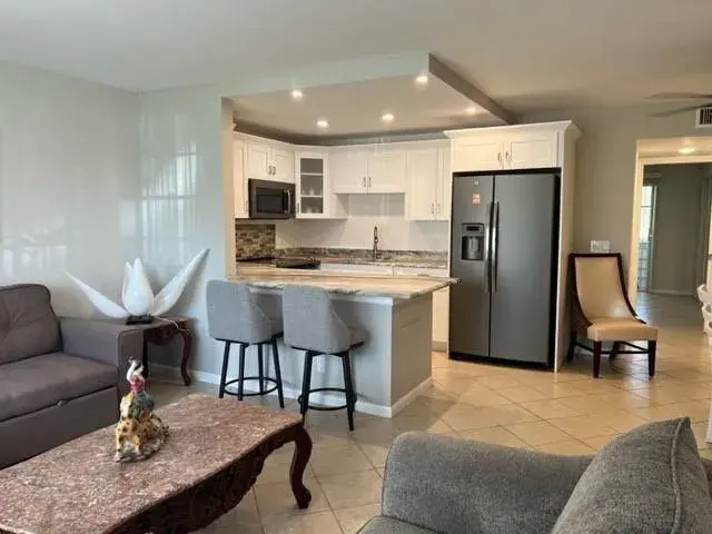 11 Cambridge # 11, West Palm Beach FL 33417