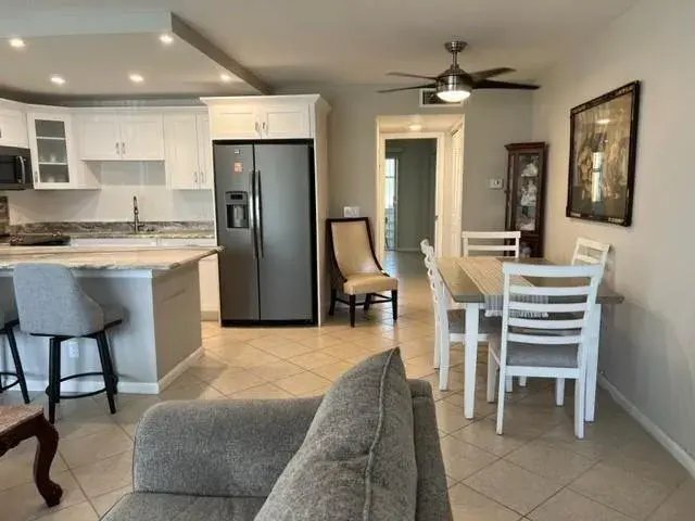 11 Cambridge # 11, West Palm Beach FL 33417