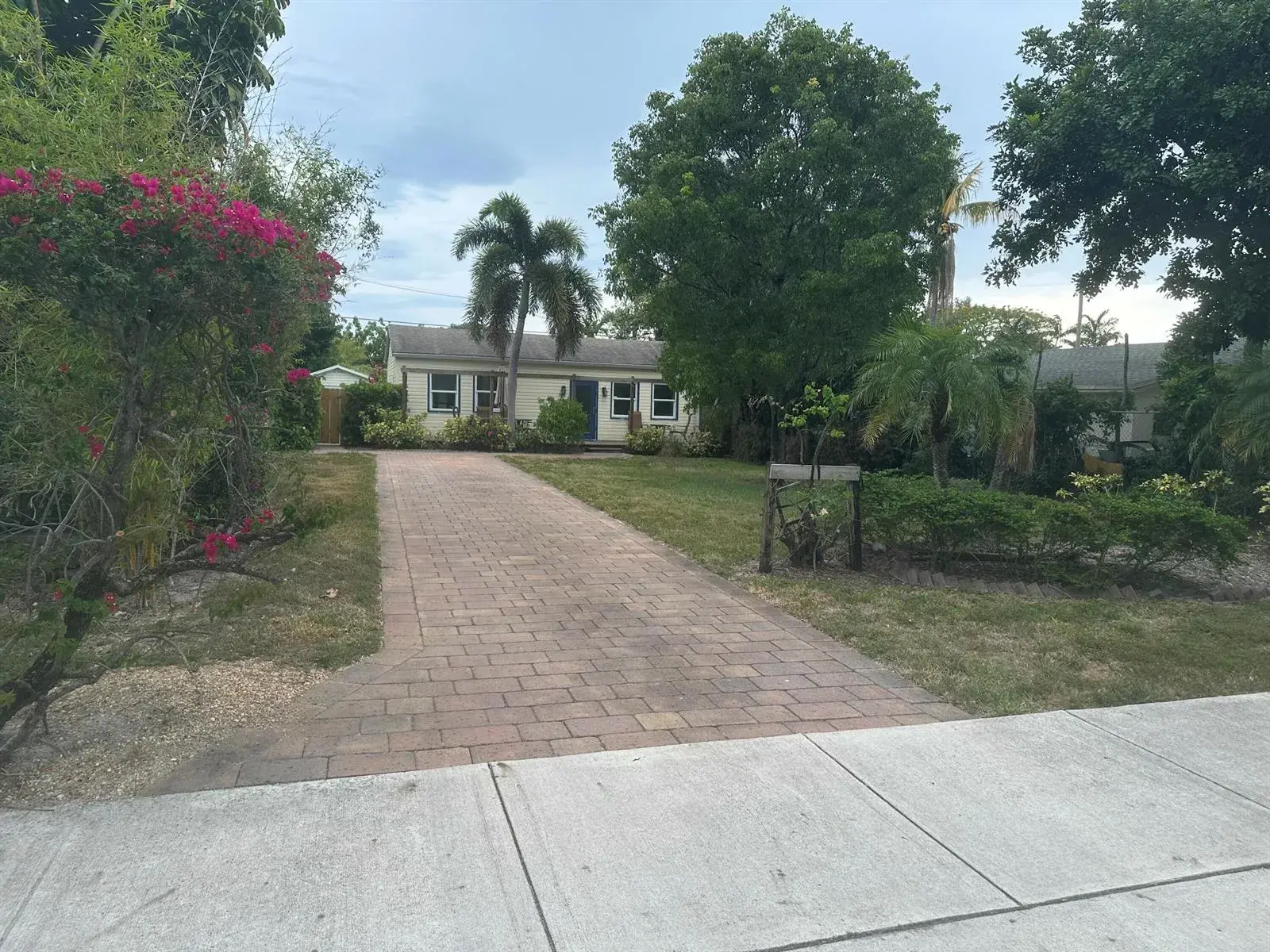 2 bedroom 1 bath Residential for sale at 729 SE 2nd Avenue, Delray Beach FL 33483