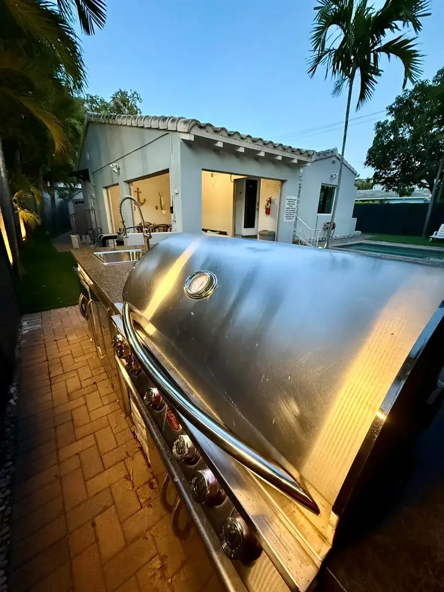 700 NE 17th Way, Fort Lauderdale FL 33304