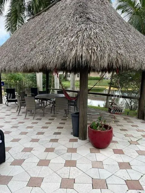 5532 Estate Oak Circle, Hollywood FL 33312