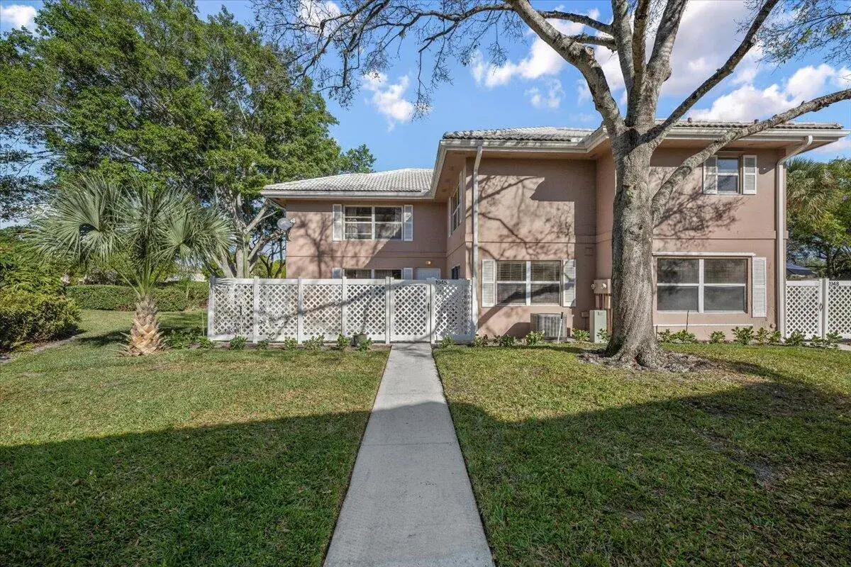 1945 Stratford Way, West Palm Beach FL 33409