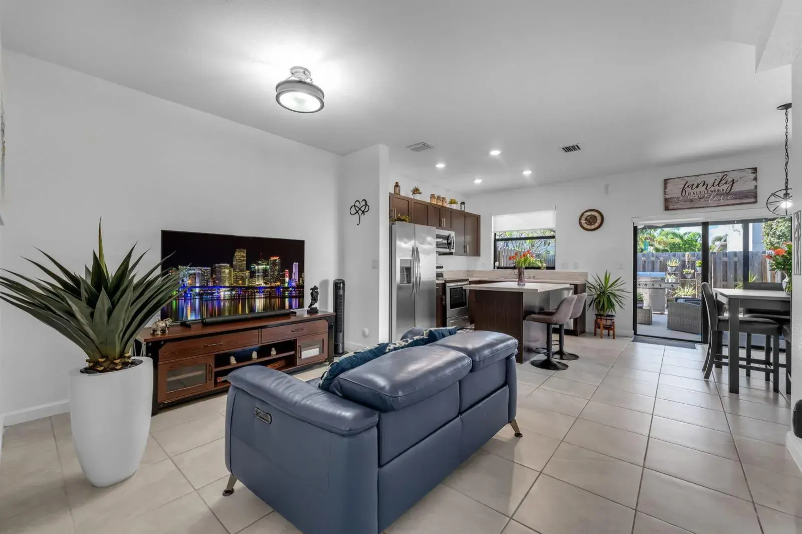 3 bedroom 3 bath Residential for sale at 11821 SW 245th Terrace, Homestead FL 33032