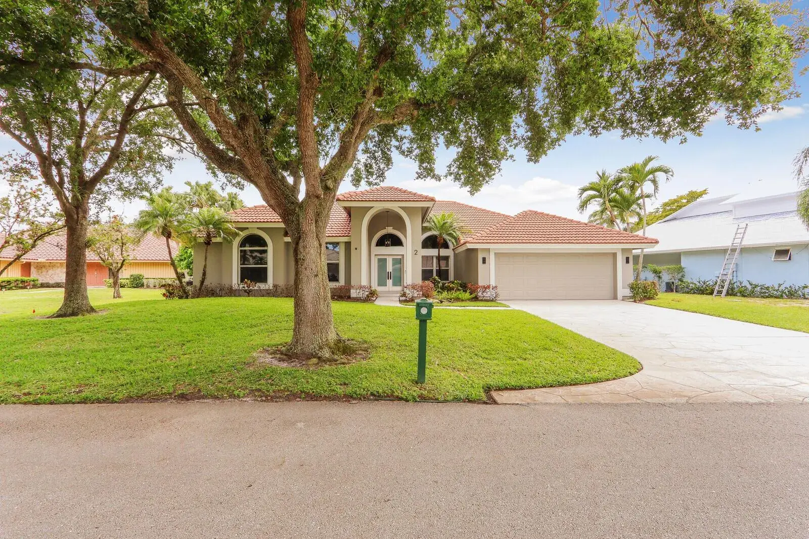 2 Old Fence Road, Palm Beach Gardens FL 33418