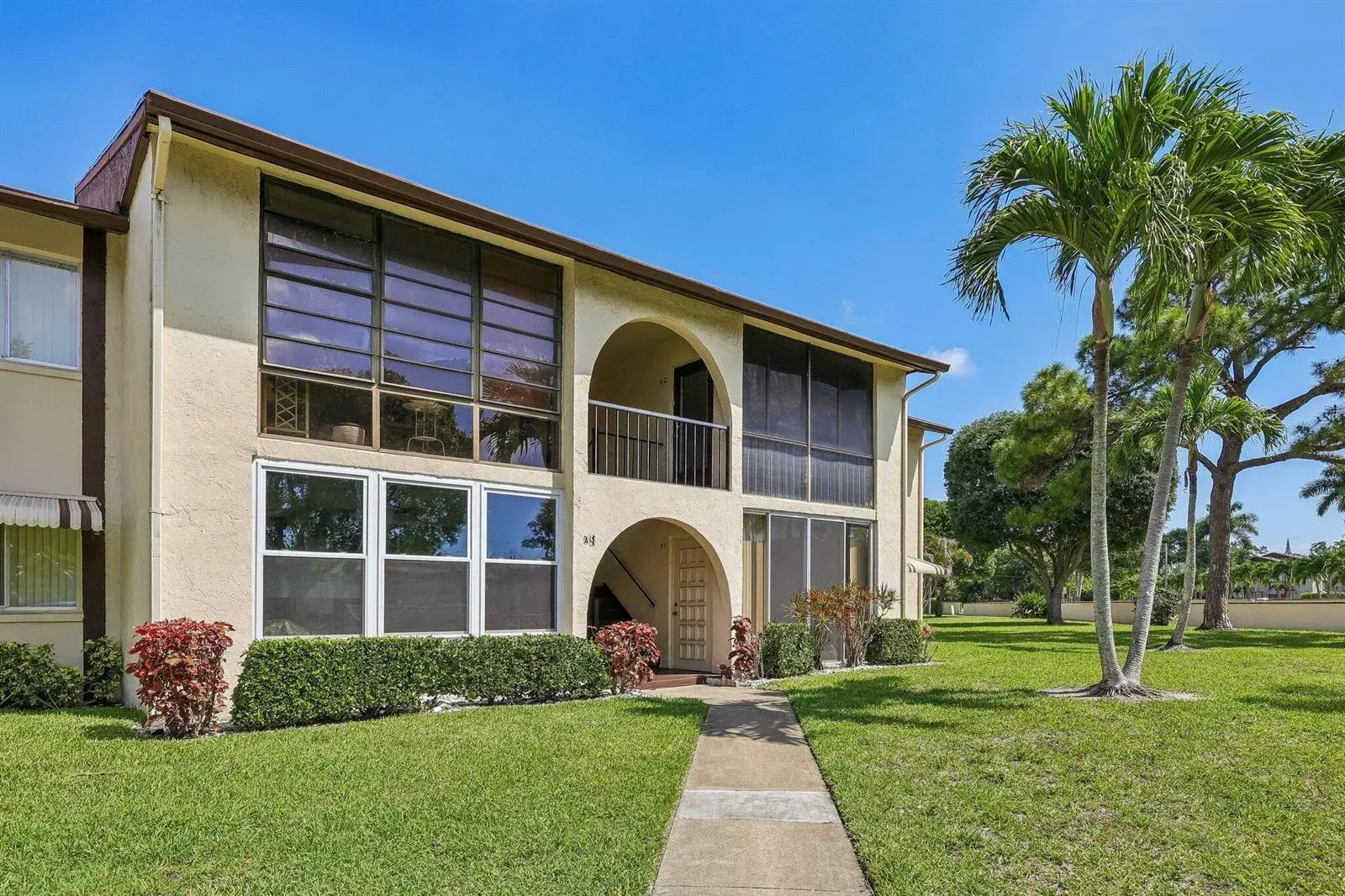 1 bedroom 1 bath Residential for sale at 5773 La Paseos Drive # 2, FL 33463