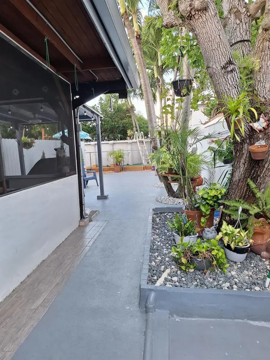 41 NW 33rd Avenue, Miami FL 33125