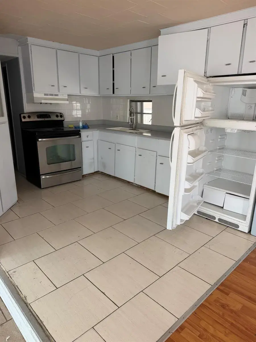 820 SW 1st Place, Hallandale Beach FL 33009