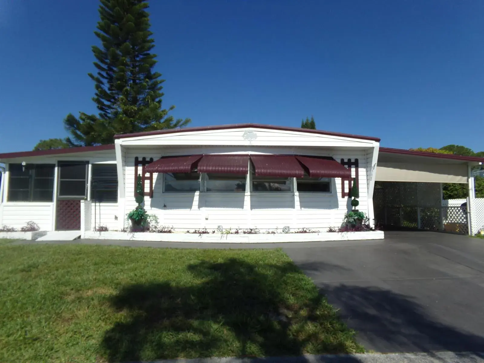 2 bedroom 2 bath Residential for sale at 6385 Cypress Lane, Atlantis FL 33462