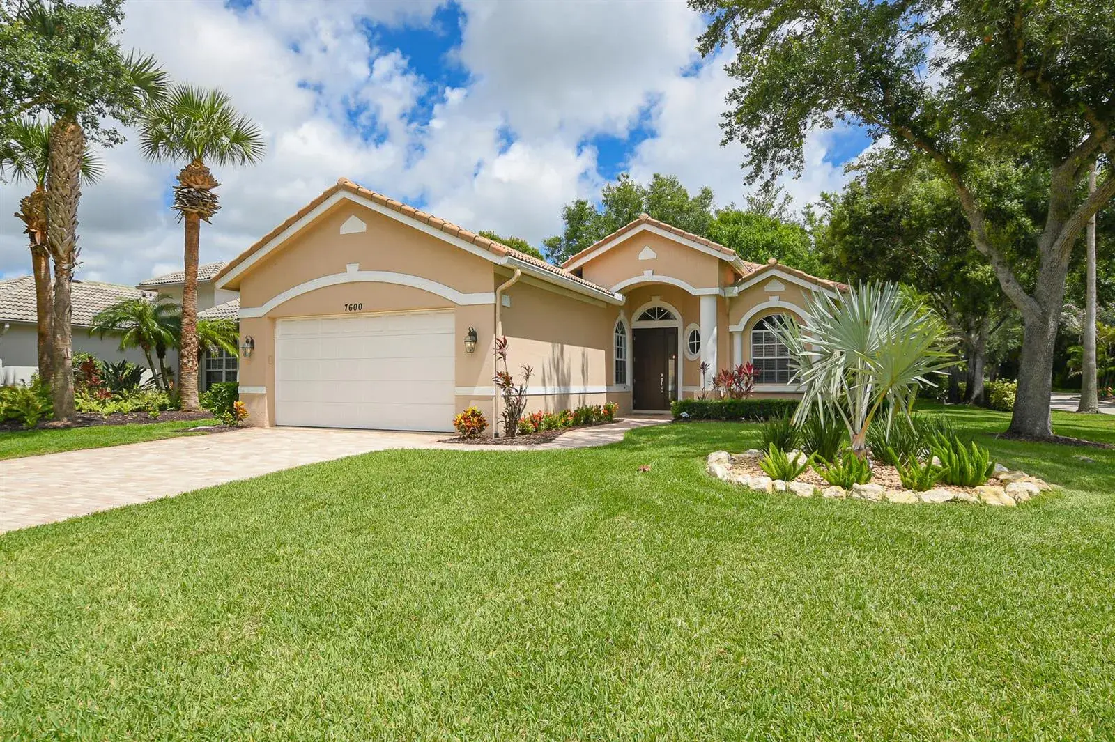2 bedroom 2 bath Residential for sale at 7600 Greenbrier Circle, Port St. Lucie FL 34986