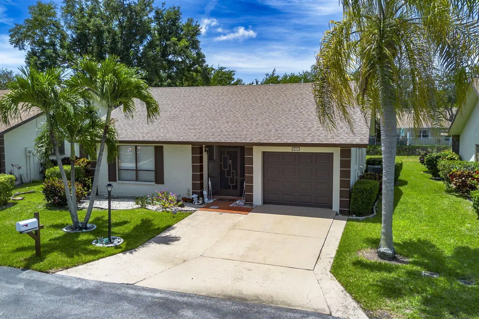 2 bedroom 2 bath Residential for sale at 6320 Lakemont Circle, FL 33463