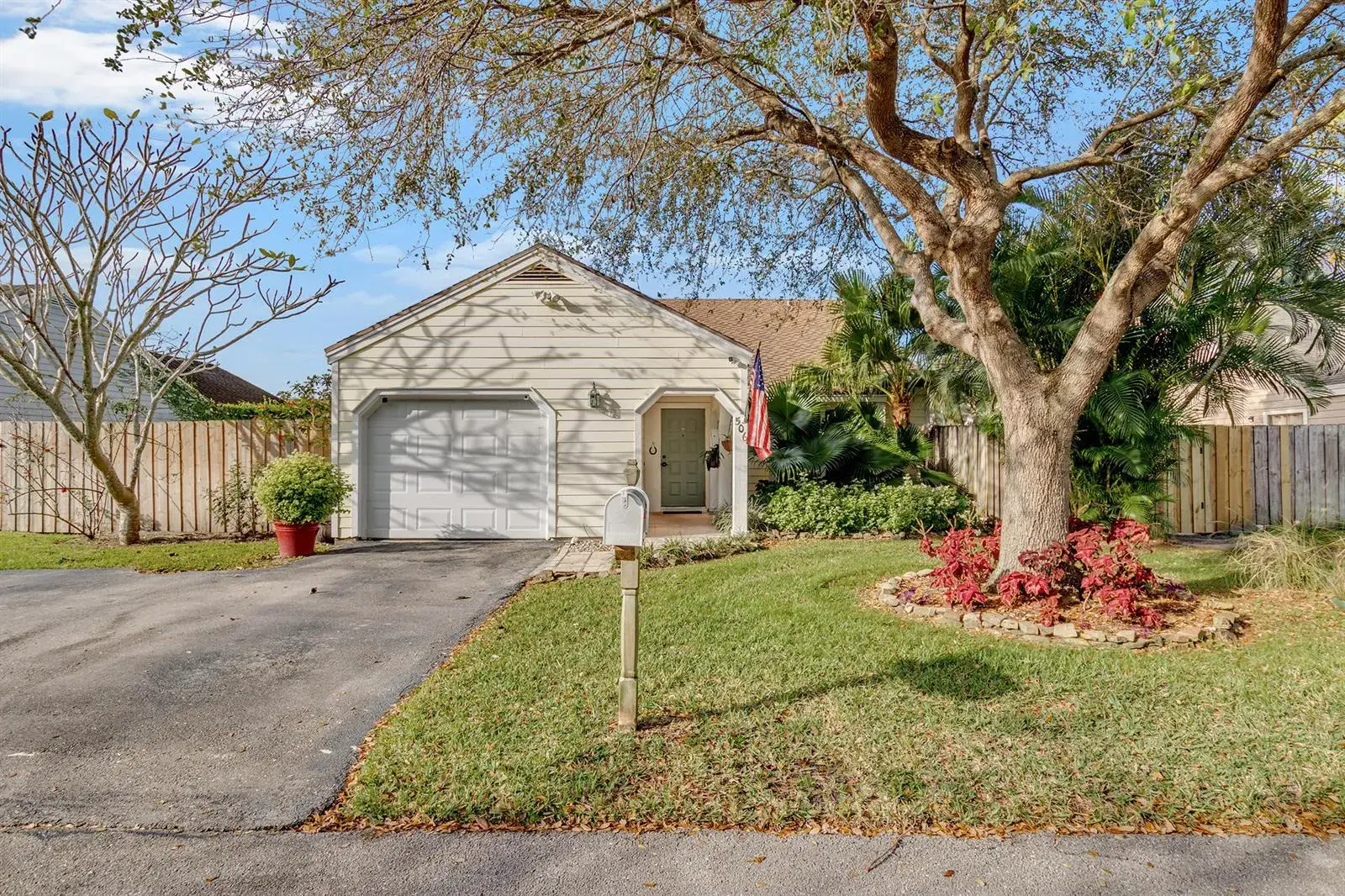 2 bedroom 2 bath Residential for sale at 506 Sweet Wood Way, Wellington FL 33414