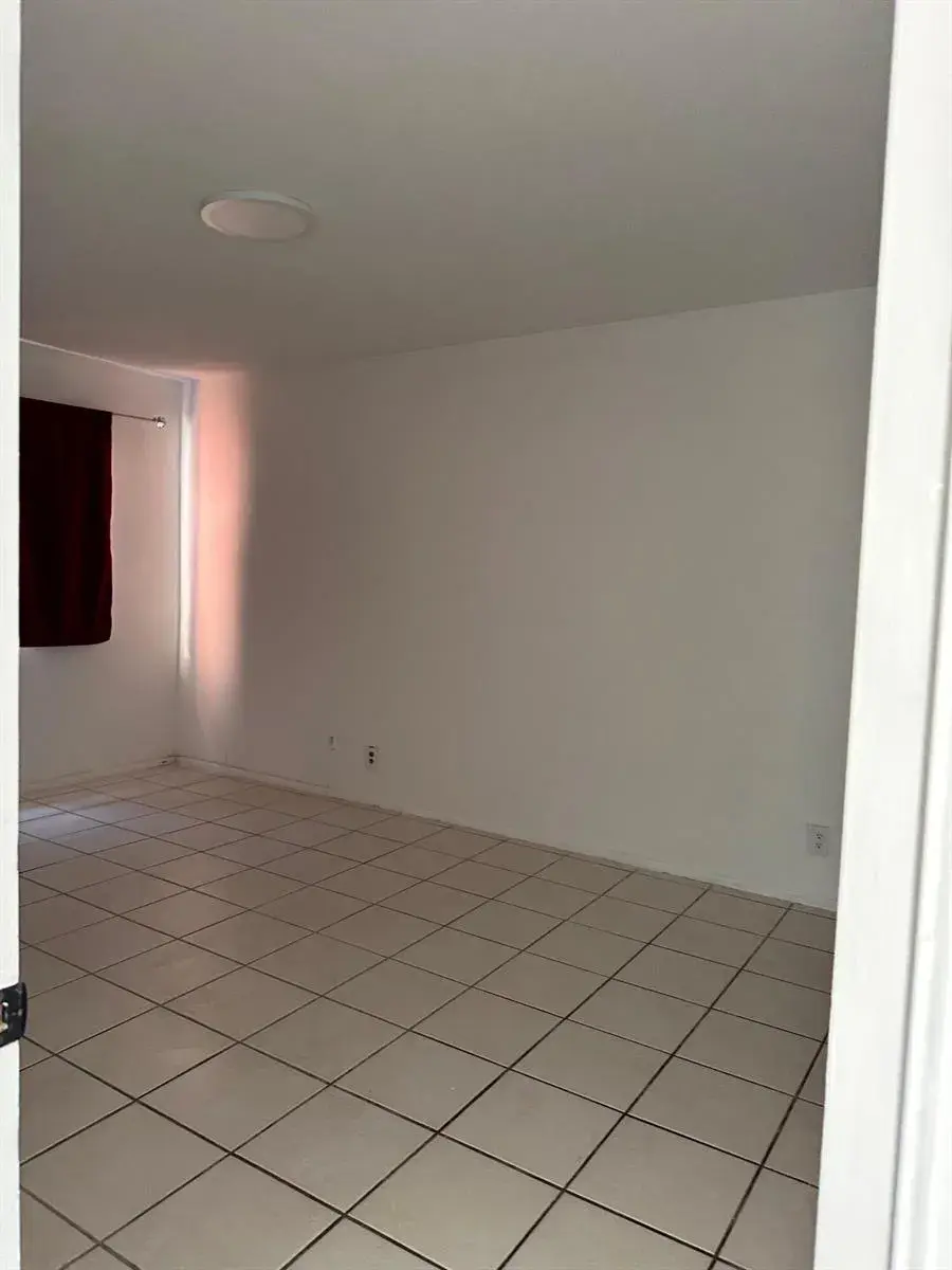 13707 Kendale Lakes Circle, Miami FL 33183
