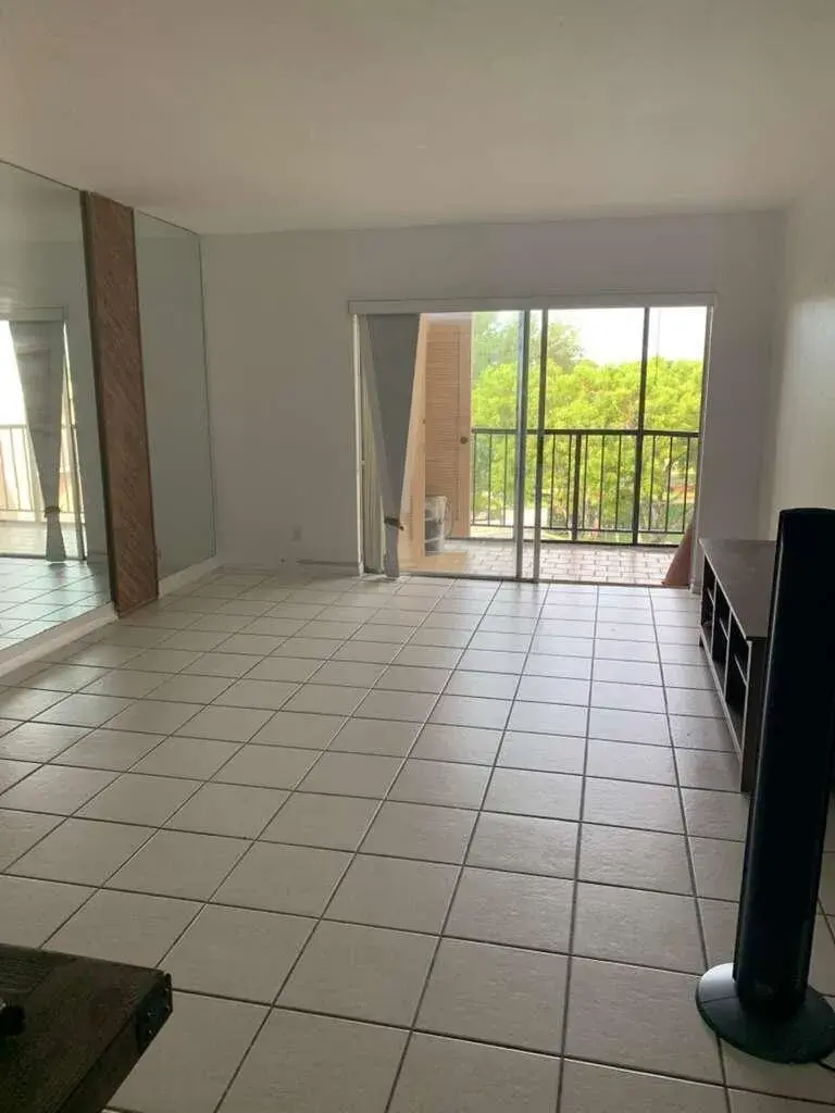 13707 Kendale Lakes Circle, Miami FL 33183