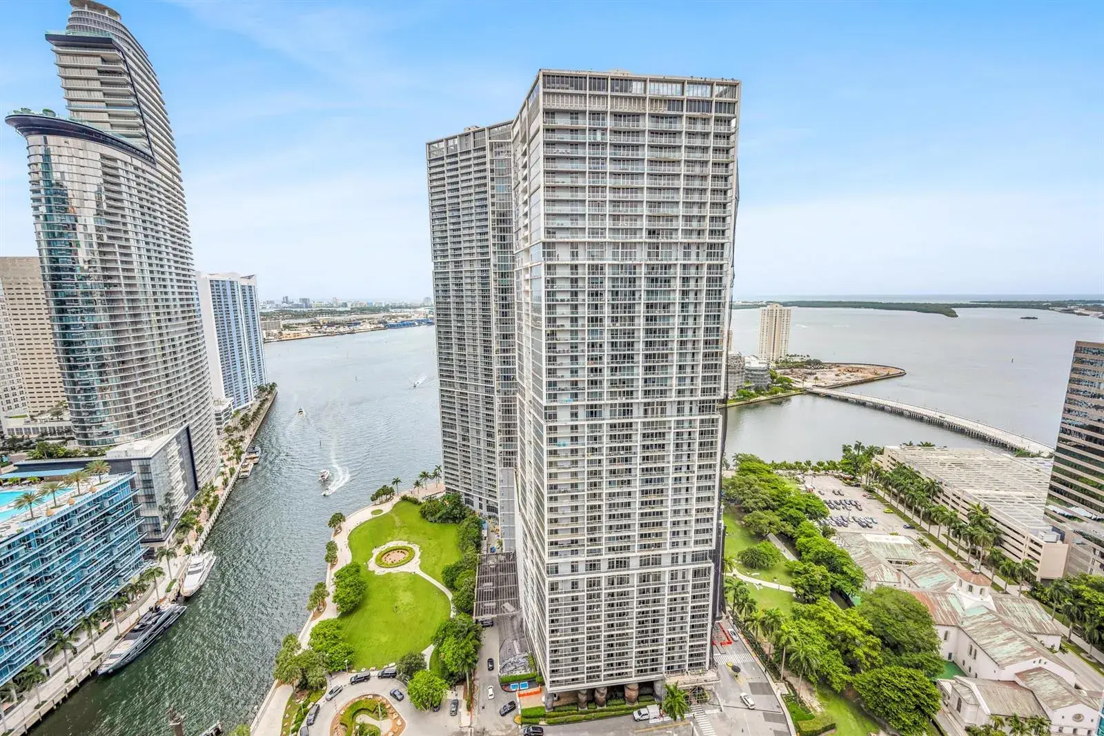 2 bedroom 2 bath Residential Lease for rent at 77 SE 5th Street # 1807, Miami FL 33131