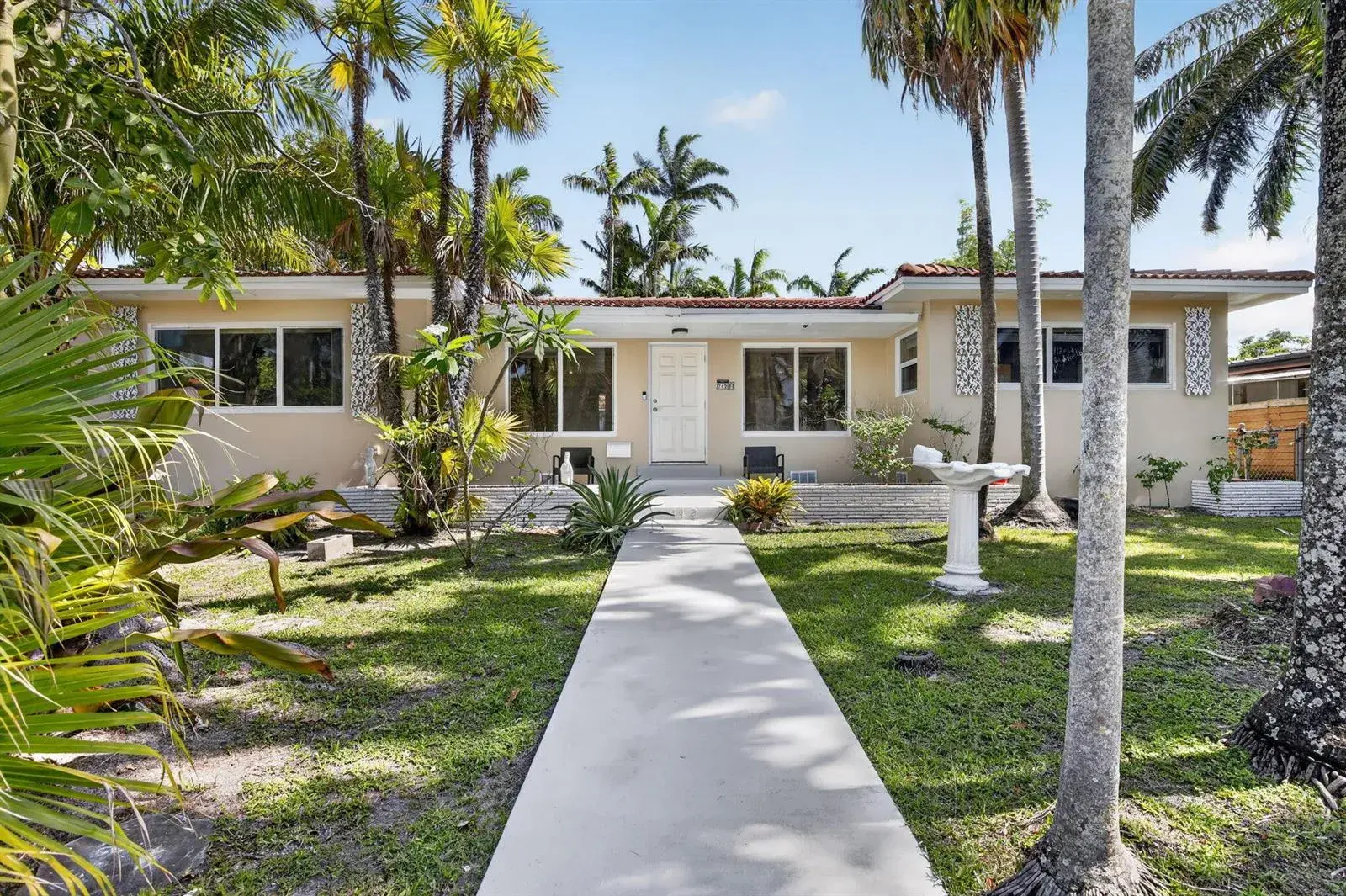 3 bedroom 2 bath Residential for sale at 742 Hollywood Boulevard, Hollywood FL 33019