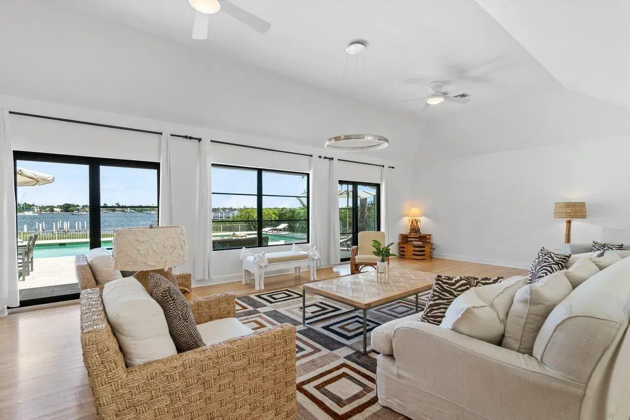 210 S Lake Drive, Lantana FL 33462