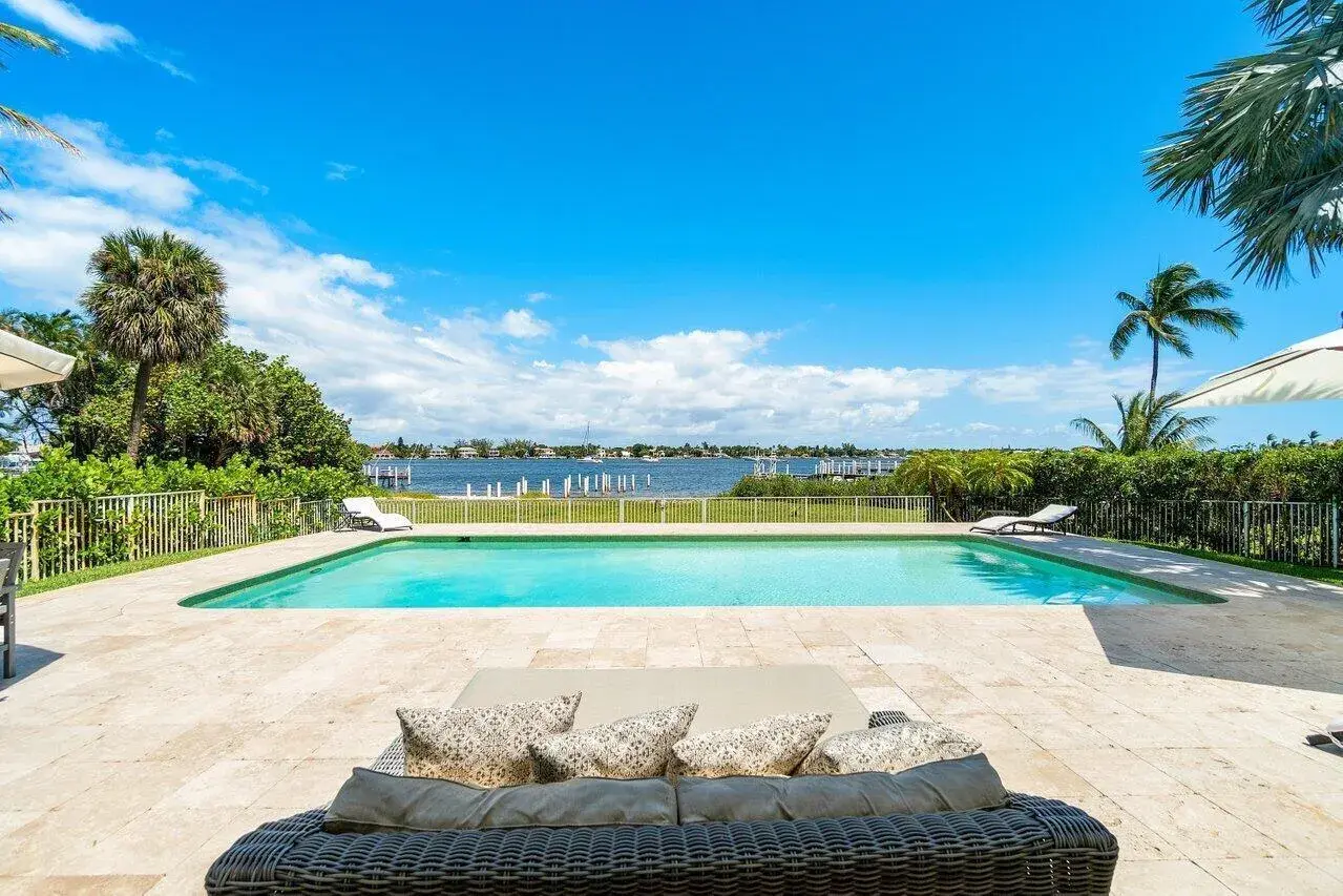 210 S Lake Drive, Lantana FL 33462