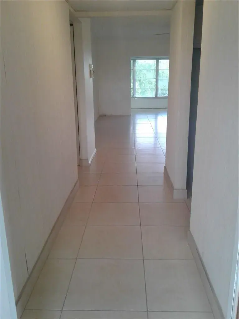 1030 Country Club Drive # 401, Margate FL 33063