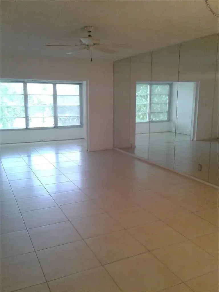 1030 Country Club Drive # 401, Margate FL 33063