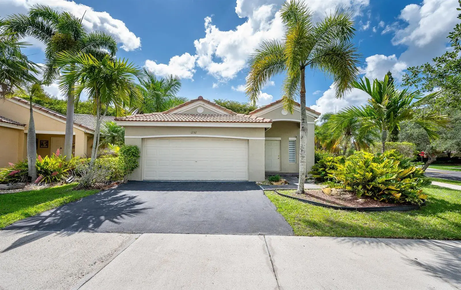 3 bedroom 2 bath Residential for sale at 1252 Sabal Trail, Weston FL 33327