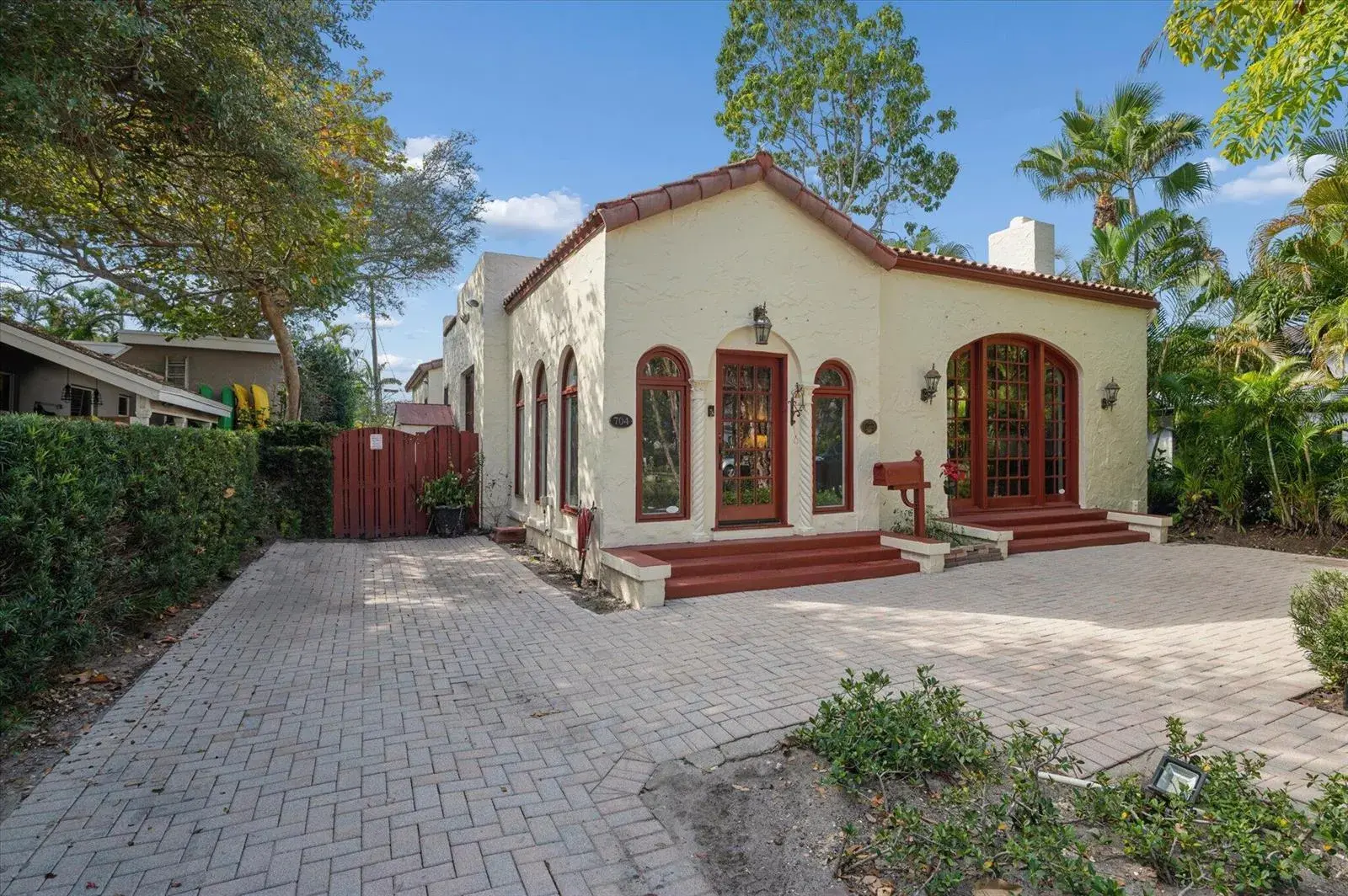 3 bedroom 2 bath Residential for sale at 704 SE 8th Street, Fort Lauderdale FL 33316