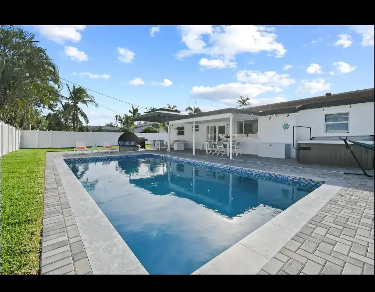 3 bedroom 2 bath for sale at 5040 NE 22nd Avenue, Lighthouse Point FL 33064