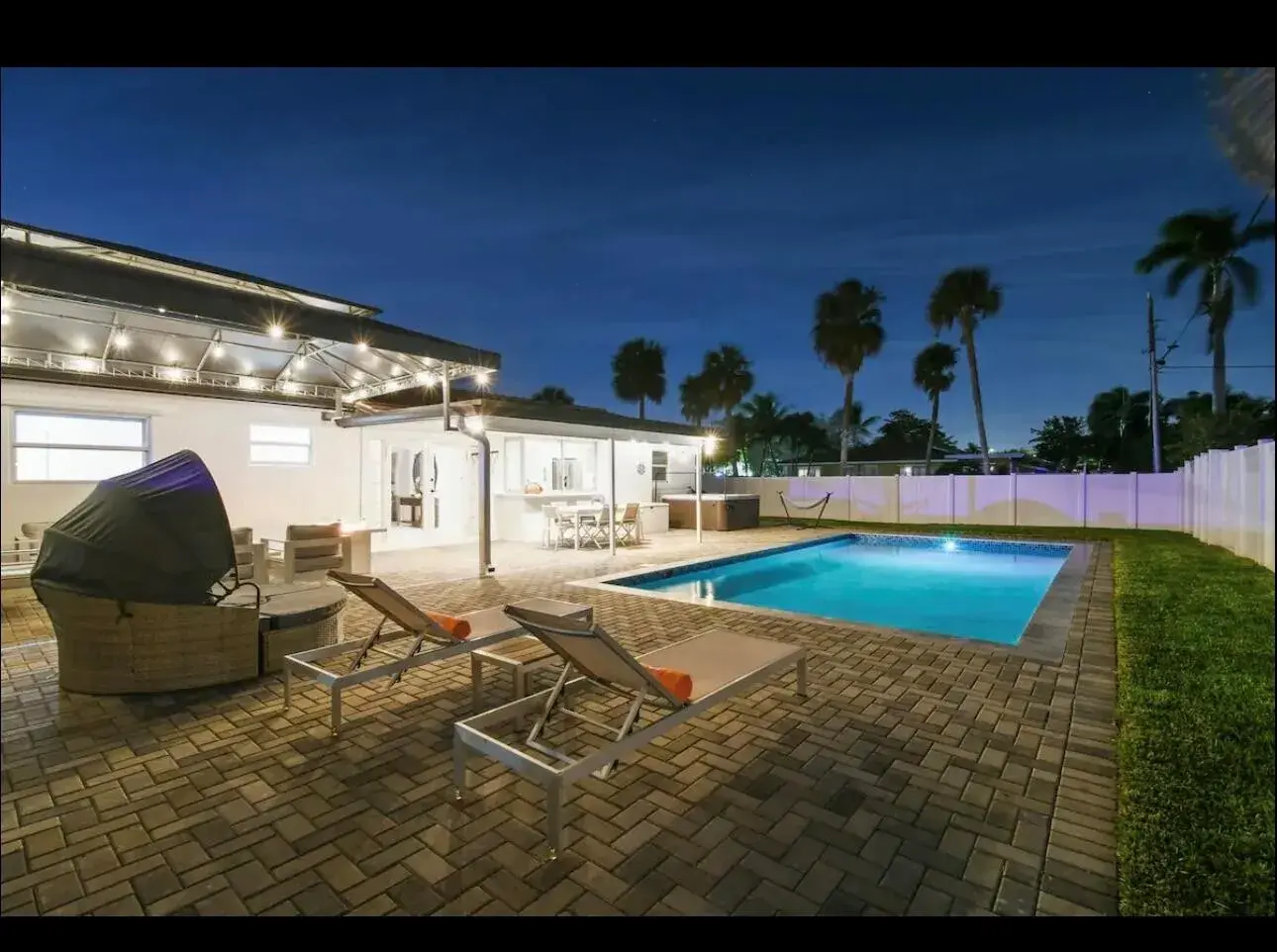 5040 NE 22nd Avenue, Lighthouse Point FL 33064