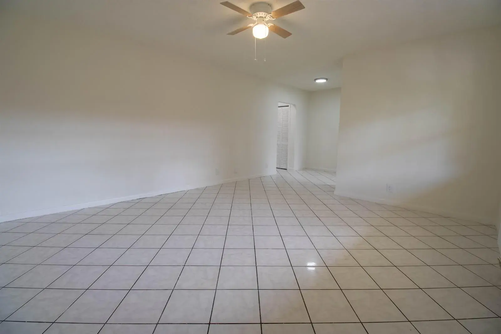 1 bedroom 1 bath Residential Lease for rent at 2537 Lincoln Street # 14, Hollywood FL 33020