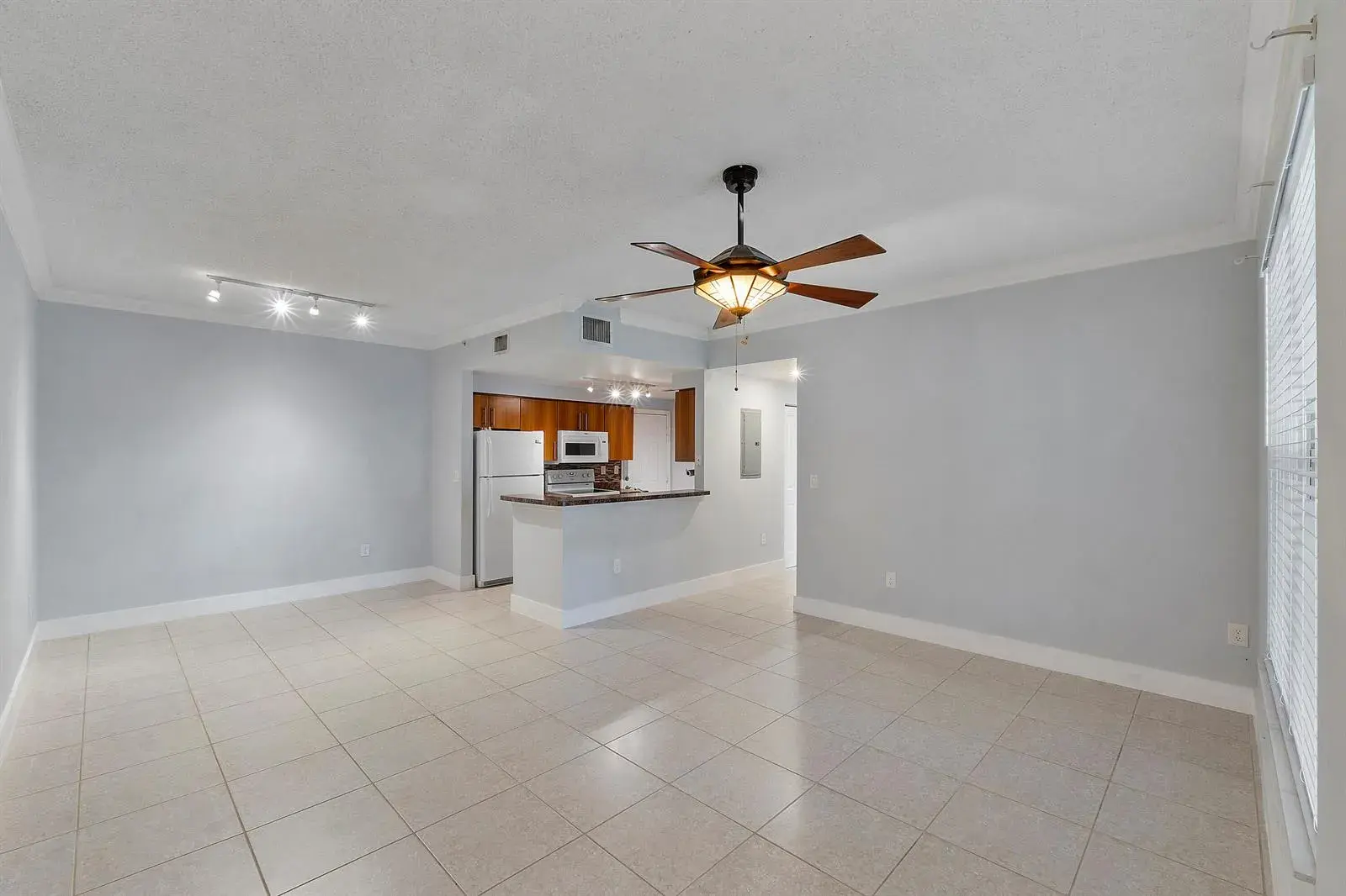 2 bedroom 2 bath Residential for sale at 5980 W Sample Road # 104, Coral Springs FL 33063