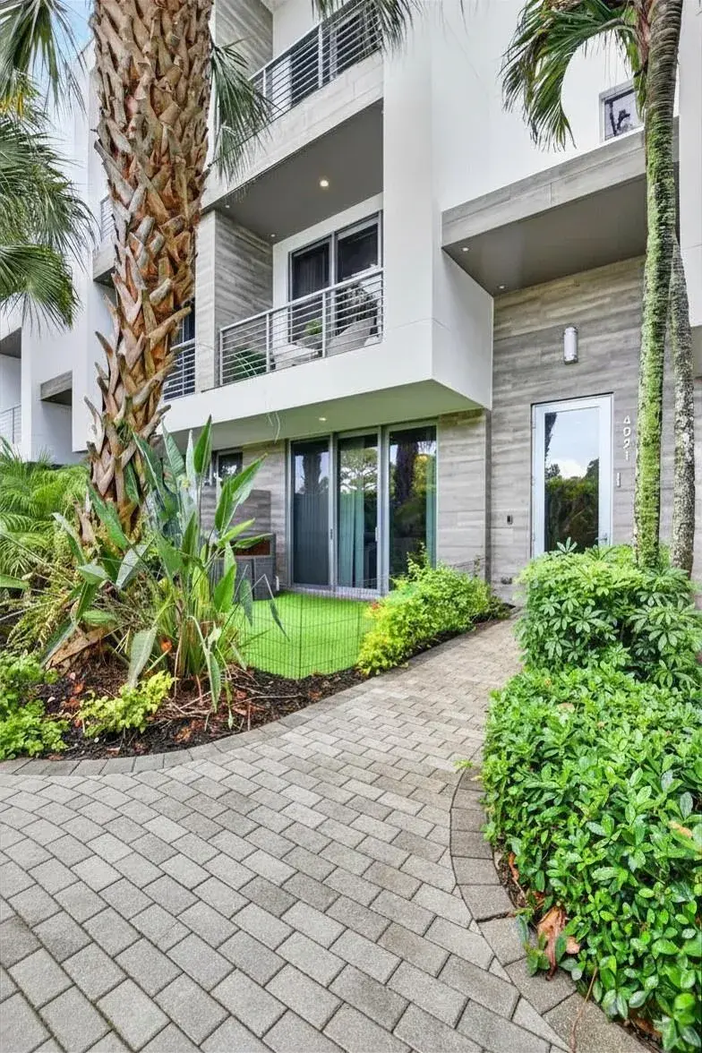 4021 NW 18th Way, Boca Raton FL 33431