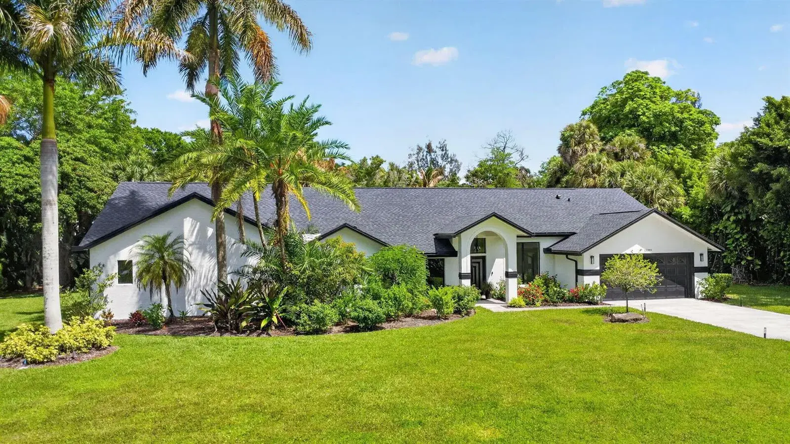 4 bedroom 4 bath Residential for sale at 13399 Doubletree Circle, Wellington FL 33414