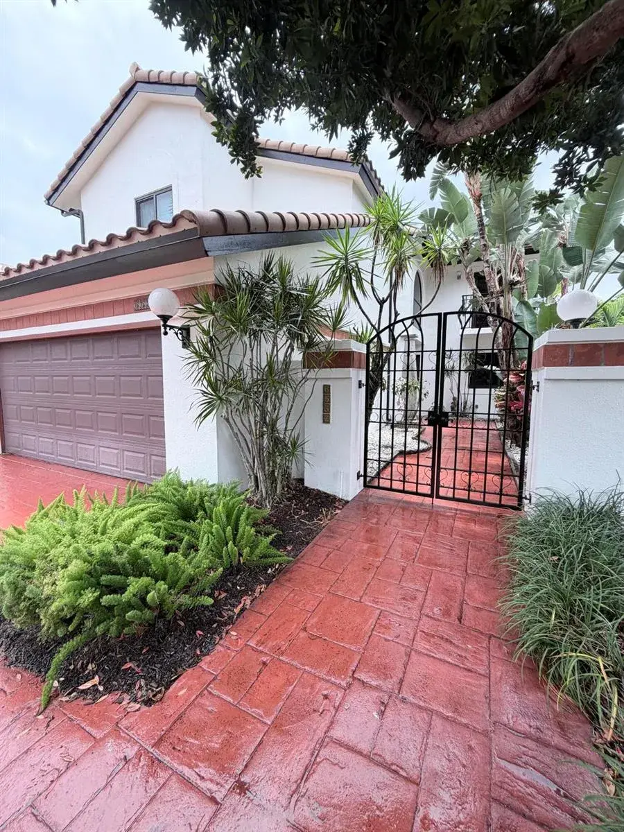 4 bedroom 3 bath Residential for sale at 6532 Via Rosa, Boca Raton FL 33433