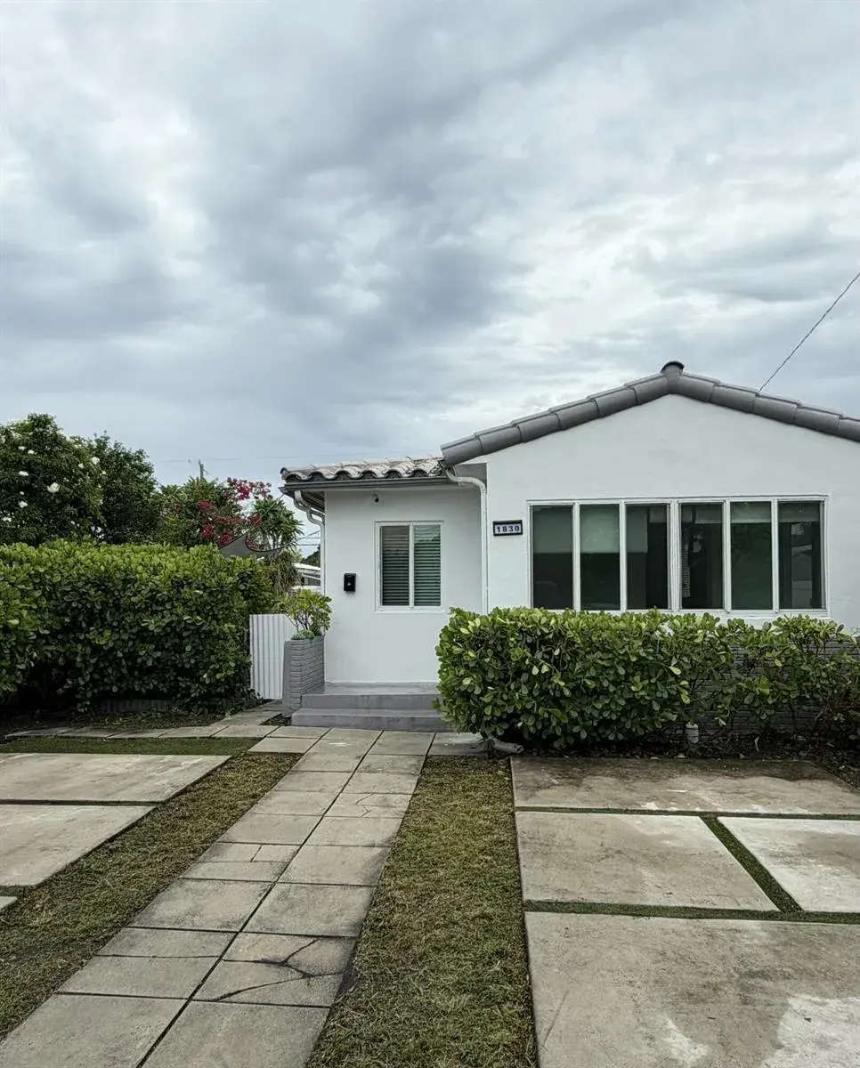 1830 Garfield Street, Hollywood FL 33020