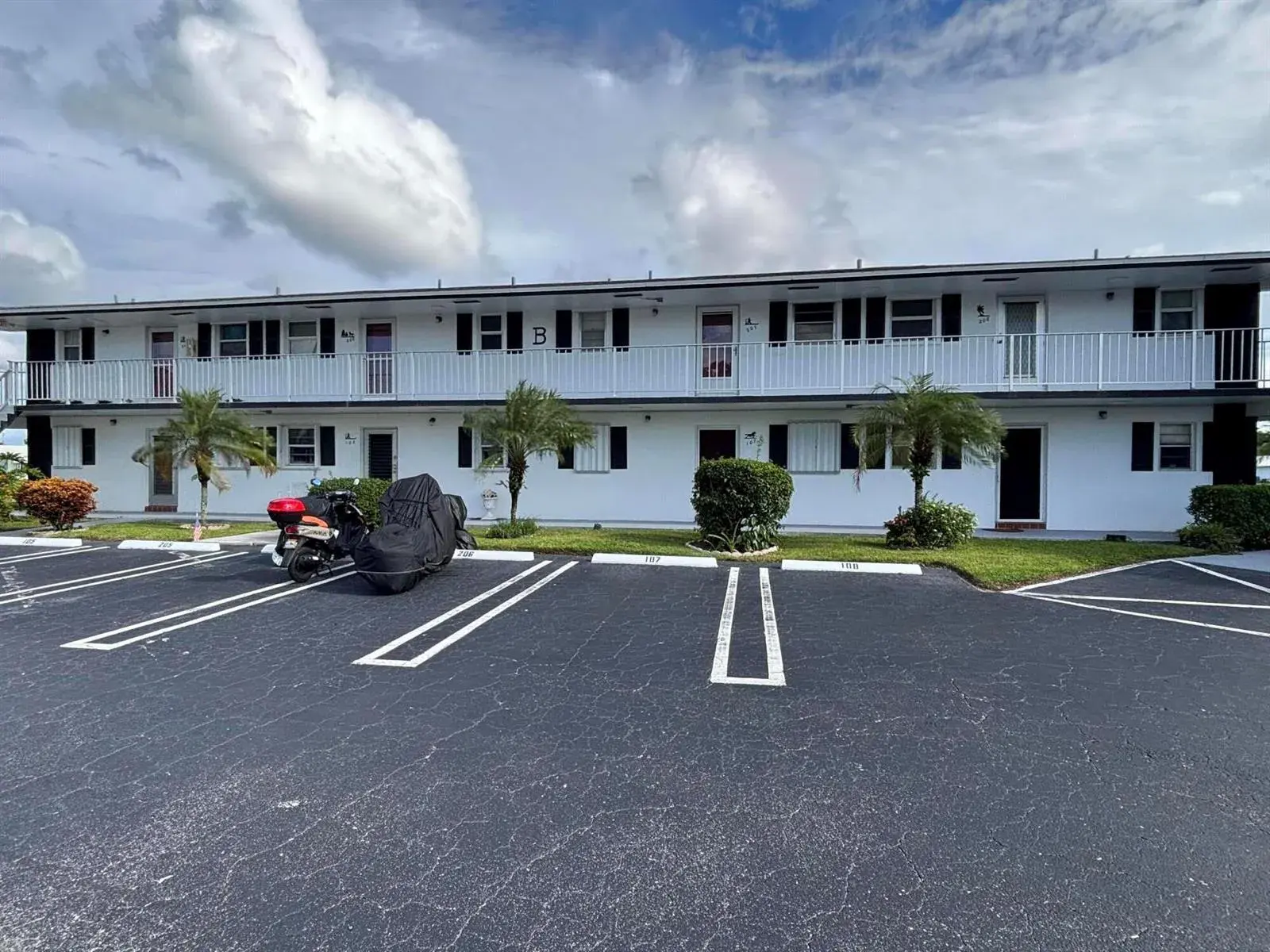 1112 Lake Terrace # 207, Boynton Beach FL 33426
