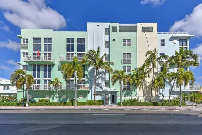 2 bedroom 2 bath Residential for sale at 108 Lake Avenue # 406, FL 33460