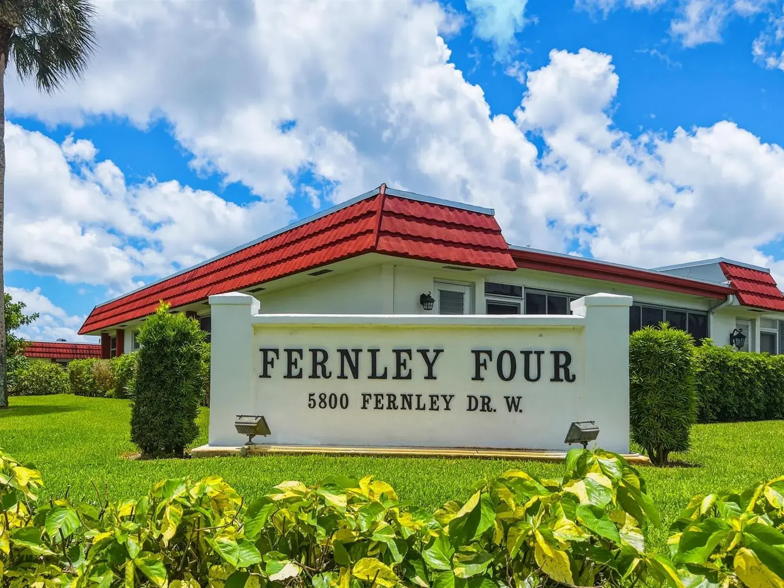 1 bedroom 2 bath Residential for sale at 5800 W Fernley Dr W # 9, FL 33415